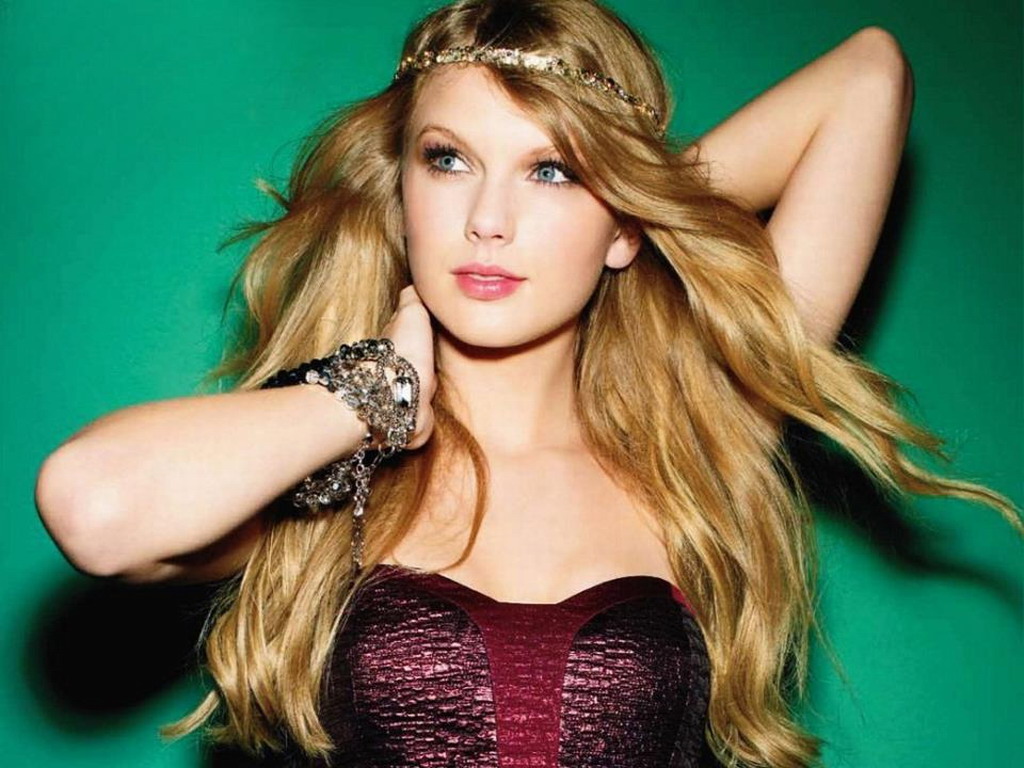WATCH: Taylor Swift & Ellie Goulding Duet on “Burn”