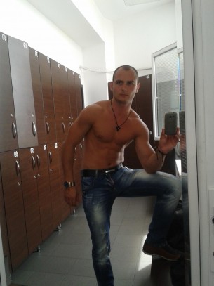 Cam4 Male Of The Day: Davidlover1