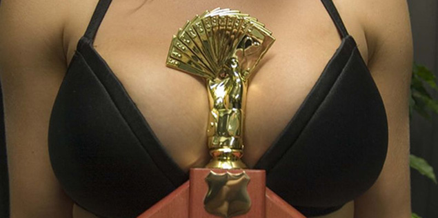 Broadcast your webcam live on Cam4 and win cash!