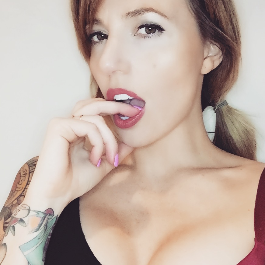 Camgirl of the Month: YogaBella